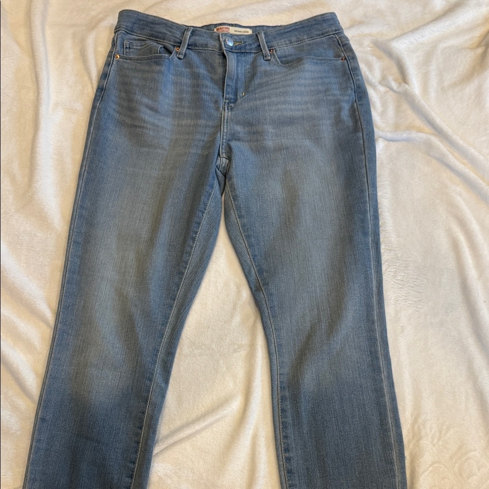 Signature by Levi Strauss Women's Mid-Light Blue Straight Leg Jeans